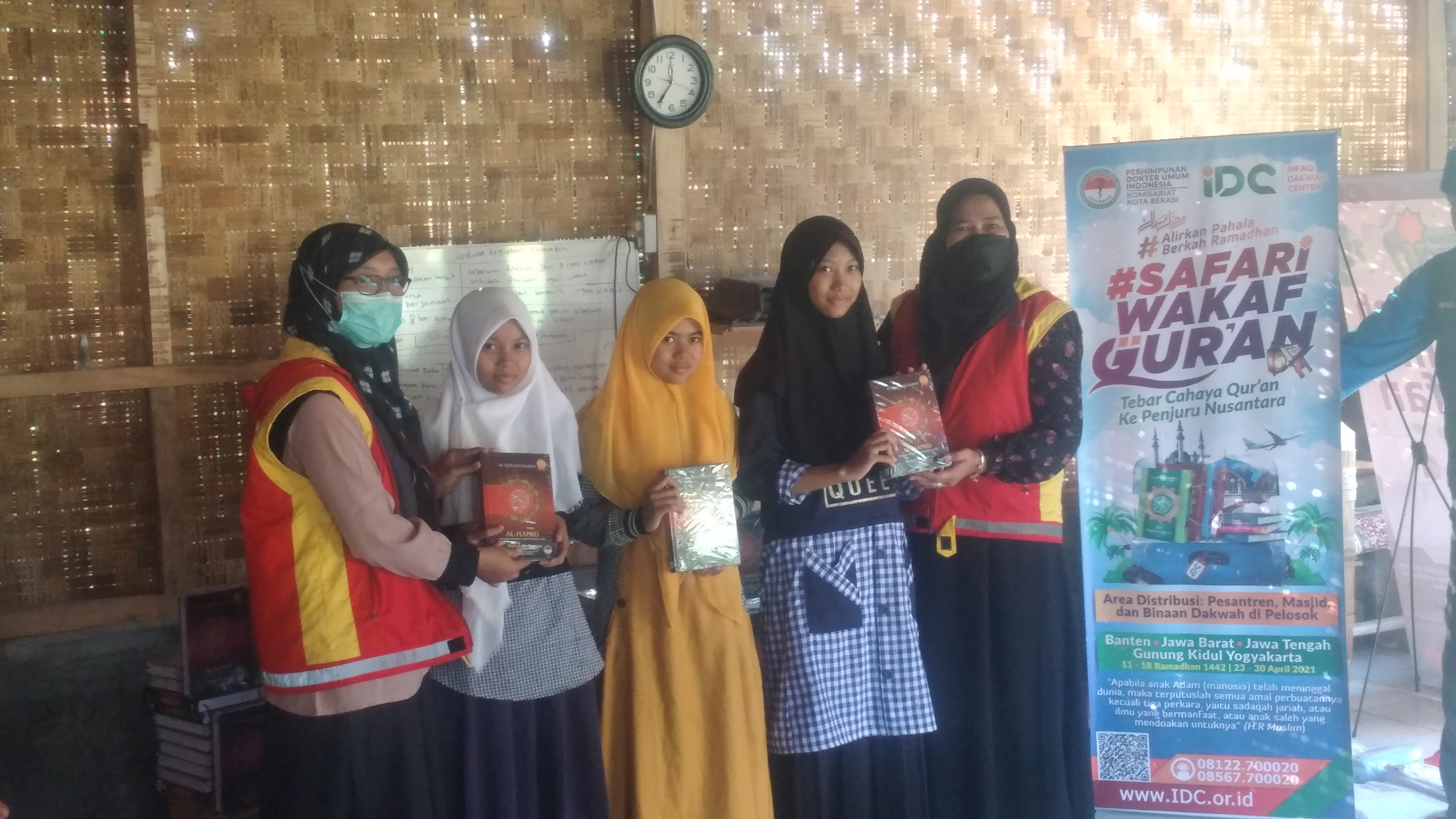PDUI Kota Bekasi dan IDC Tebar Wakaf Quran